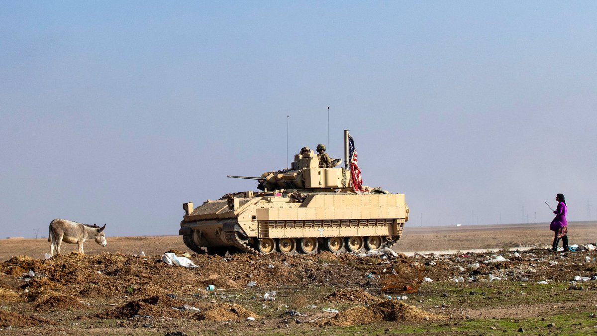 USA schicken Dutzende von Bradley Fighting Vehicles in die Ukraine – NBC Connecticut