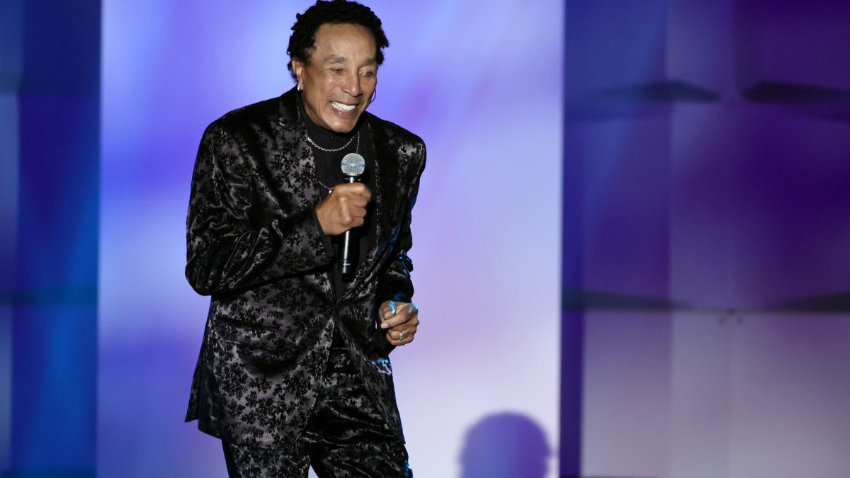 'King of Motown,' Smokey Robinson, to Release New Solo Album – NBC Connecticut - Vimarsana News
