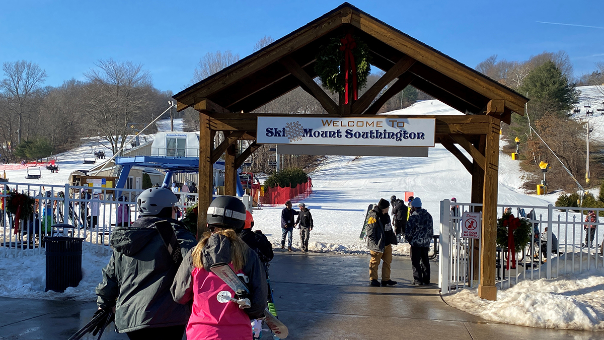 Several Ski Areas in Conn. Close Early in Anticipation of Gusty Wind