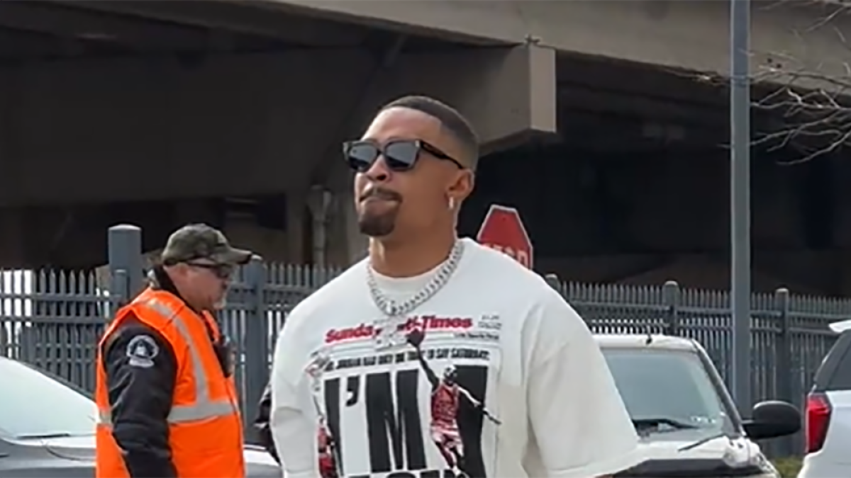 Eagles' Jalen Hurts Rocks Michael Jordan 'I'm Back' Shirt in Week 18 Return - Vimarsana News