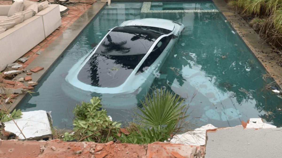 Three Rescued From Tesla That Crashed Into Pasadena Pool – NBC Connecticut - Vimarsana News