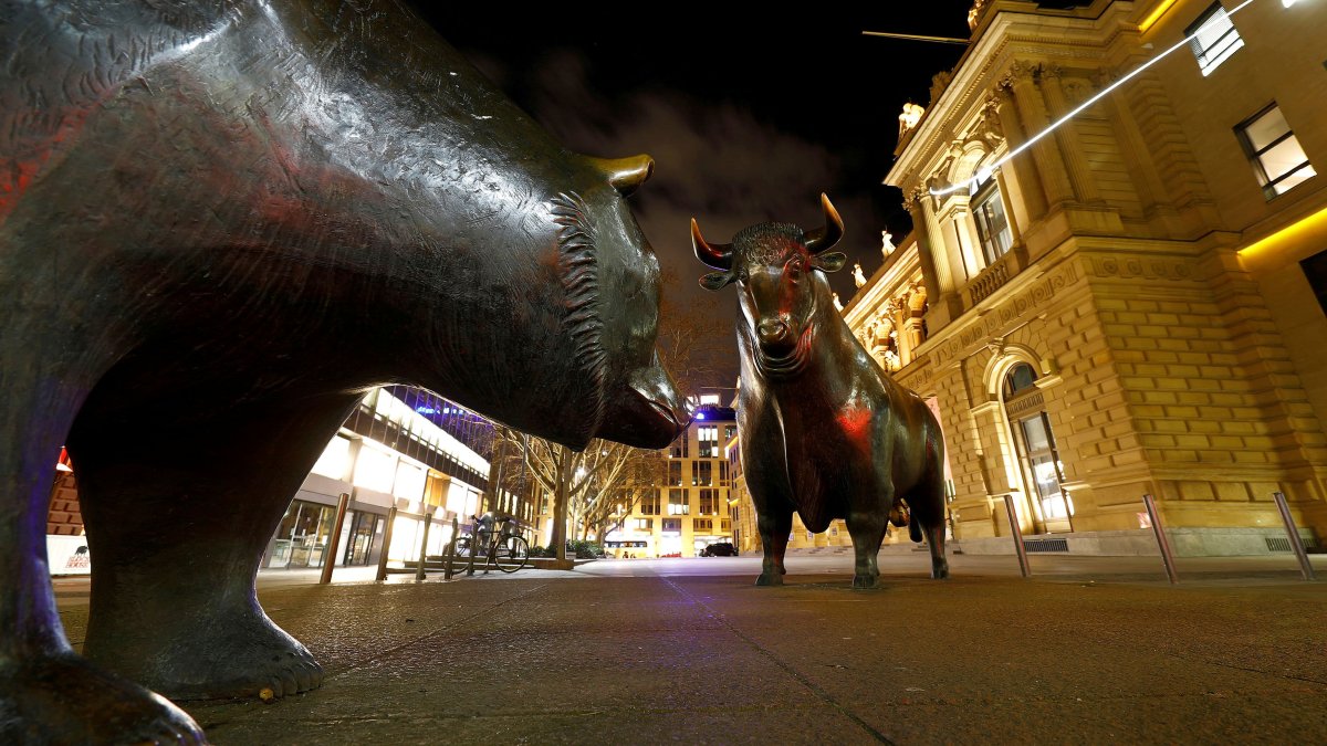 European Markets Lower as Investors Assess Monetary Policy Outlook - Vimarsana News