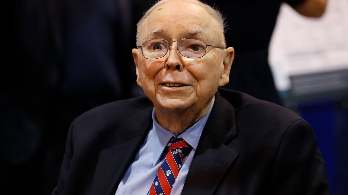 Charlie Munger Says BYD Is So Far Ahead of Tesla in China It's Almost Ridiculous - Vimarsana News