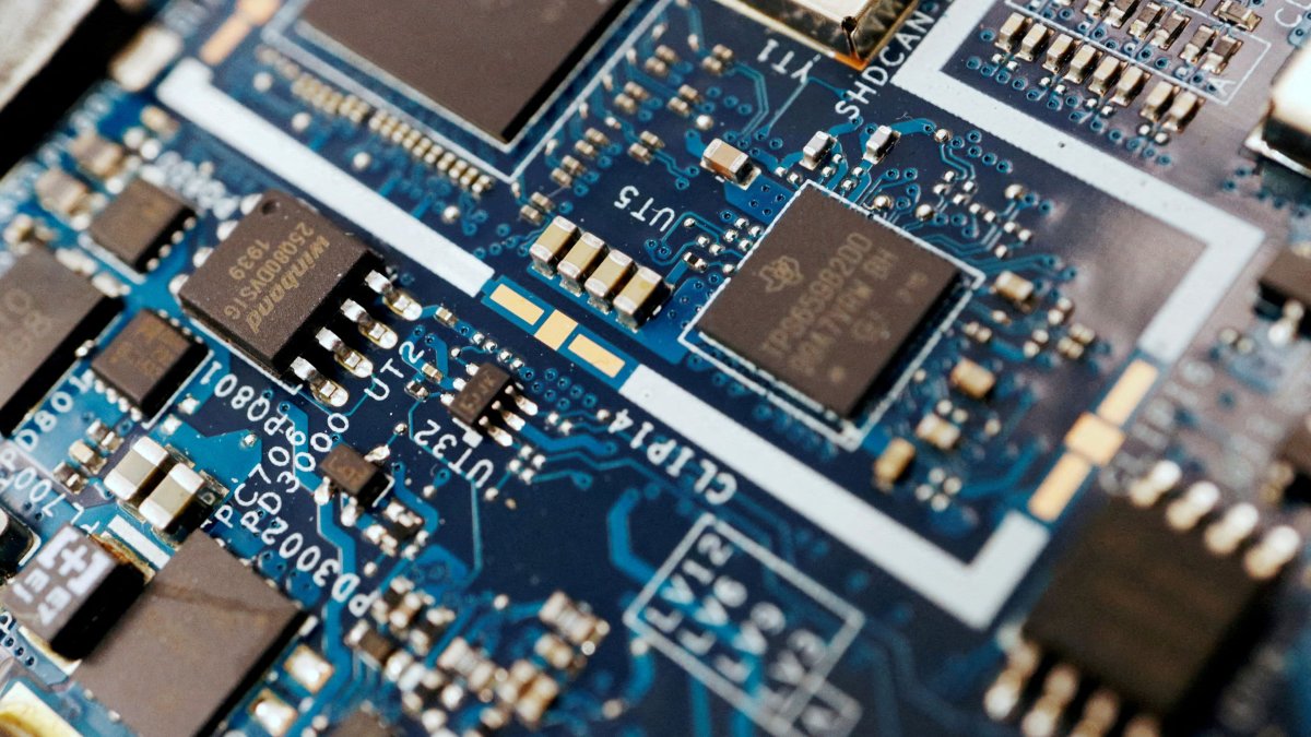 British Semiconductor Bosses Threaten to Move Overseas as U.S. and EU Splurge on Chips - Vimarsana News