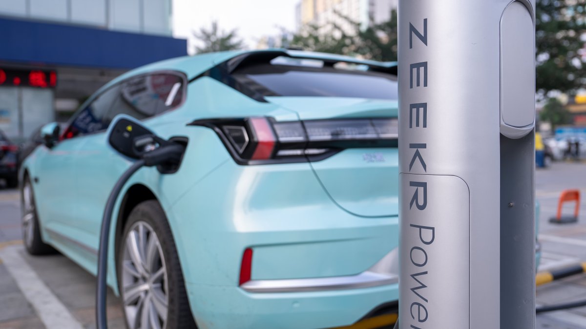 Chinese EV Brand Zeekr Is Now Worth More Than Xpeng - Vimarsana News