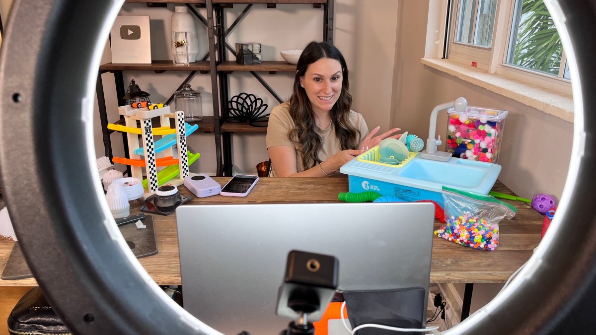Livestream Shopping Took China by Storm. Now Amazon, TikTok and YouTube Are Betting the QVC-Style Pitches Will Take Off in the U.S. - Vimarsana News