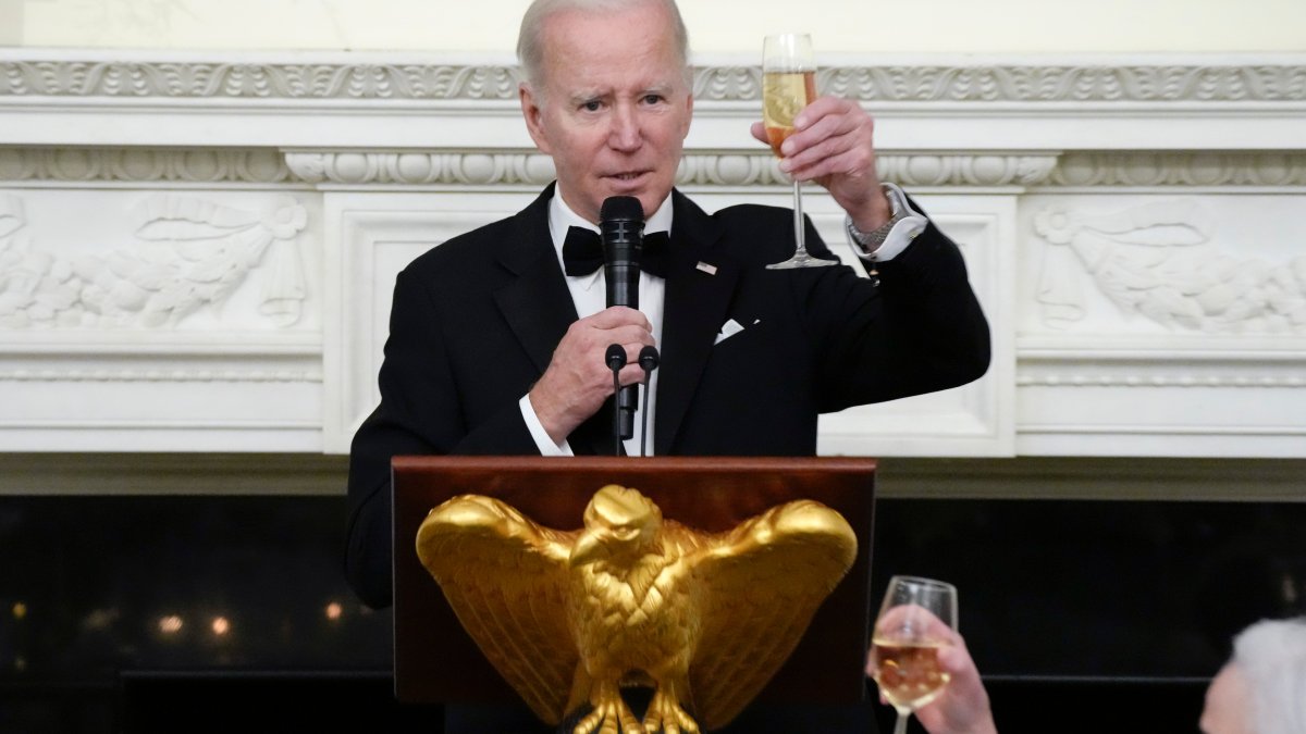 Biden Hosts Dinner at White House in Effort Towards Bipartisanship – NBC Connecticut - Vimarsana News