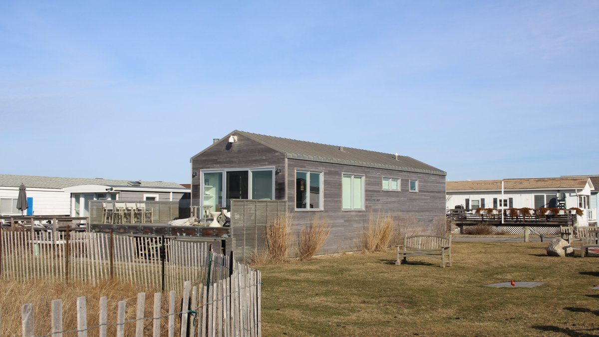 This Luxury Trailer in the Hamptons Broke Records in a $3.75 Million Sale - Vimarsana News