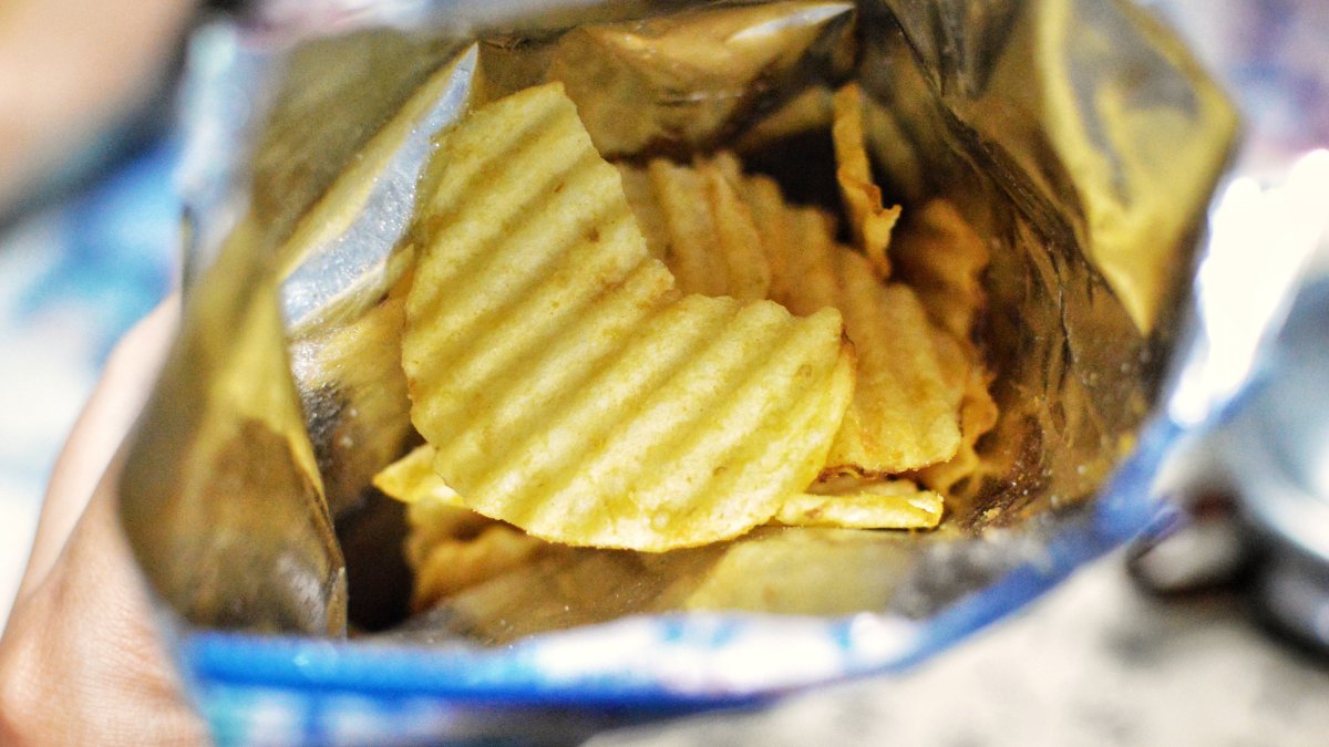 The Real Reason Why Your Bag of Chips Has So Much Air – NBC Connecticut - Vimarsana News