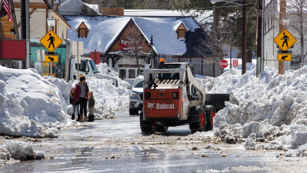 Teen Hikers Rescued After Days Trapped in California Snowstorm – NBC Connecticut - Vimarsana News