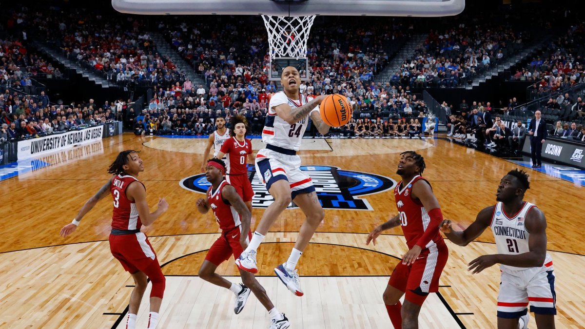 NCAA Tournament: UConn routs Arkansas for Elite Eight berth