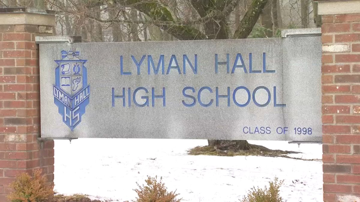 wallingford-board-of-ed-votes-to-consolidate-two-high-schools-into-one