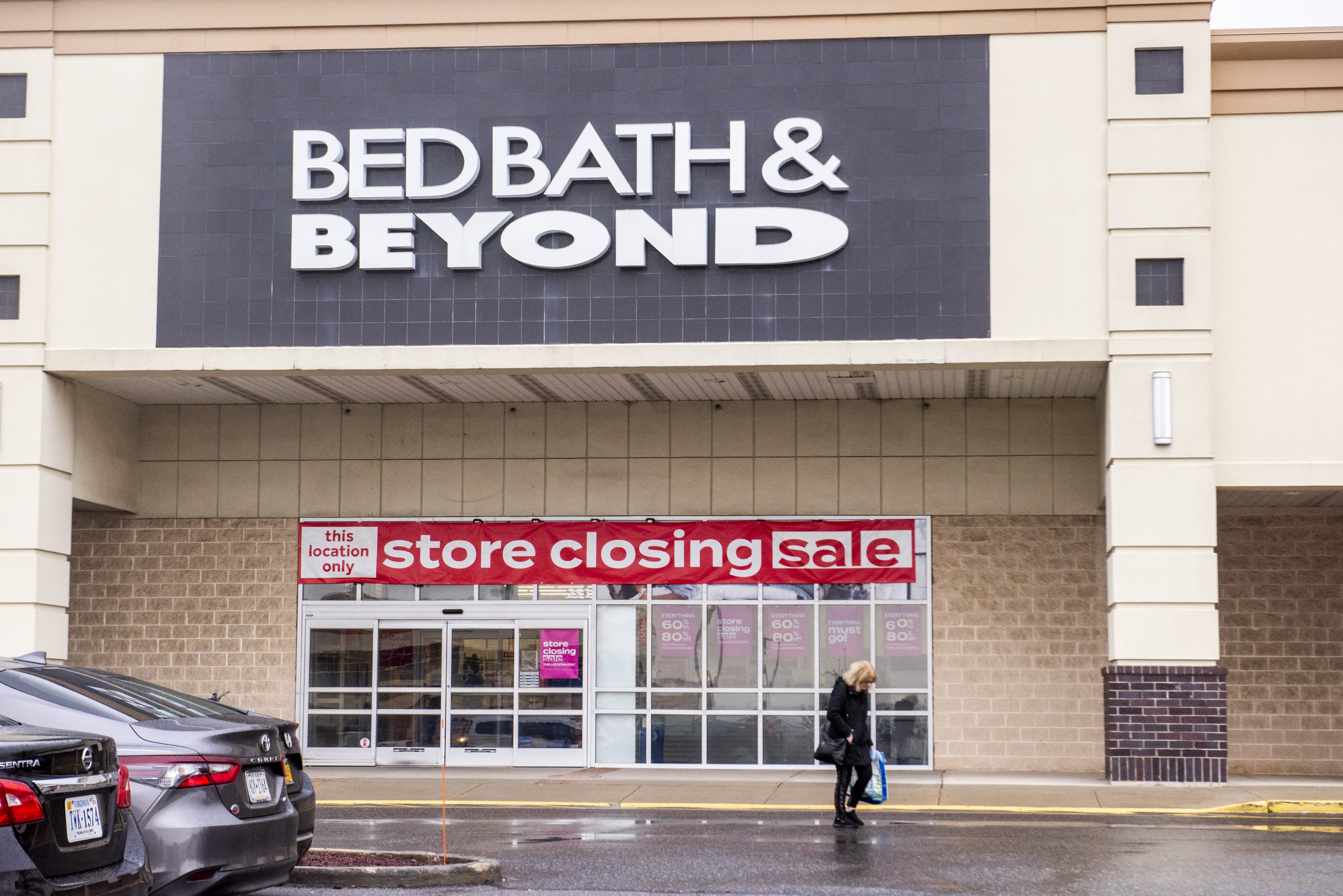 Bed, Bath & Beyond Is Closing Next Month & Customers Have Just Days To Use  Gift Cards & Points - Narcity