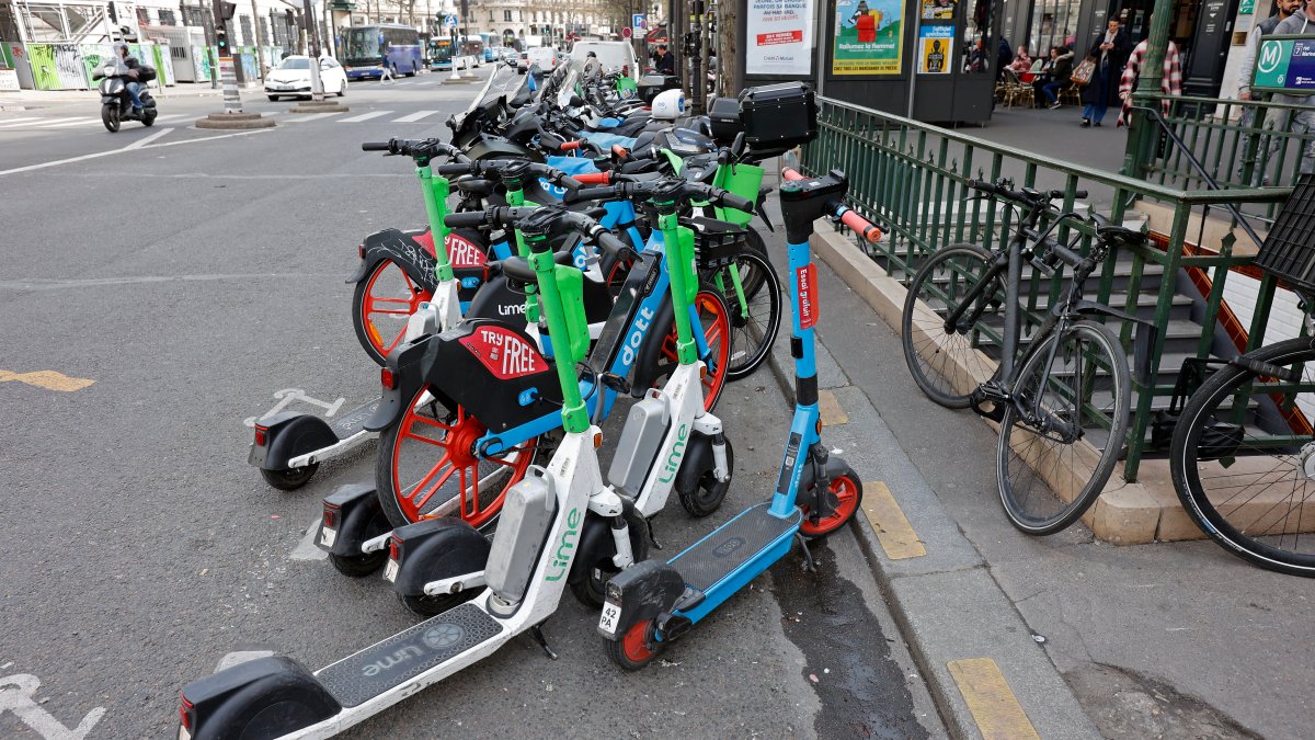 Paris Set to Ban Rented E-Scooters After an Overwhelming 90% Vote for Their Removal - Vimarsana News