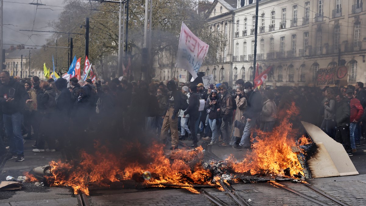 Why Are French Workers So Angry About Raising the Retirement Age by 2 Years? - Vimarsana News