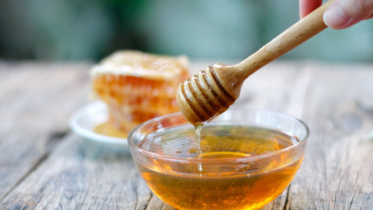 Some People Swear by Honey to Treat Seasonal Allergies. Does It Work? – NBC Connecticut - Vimarsana News