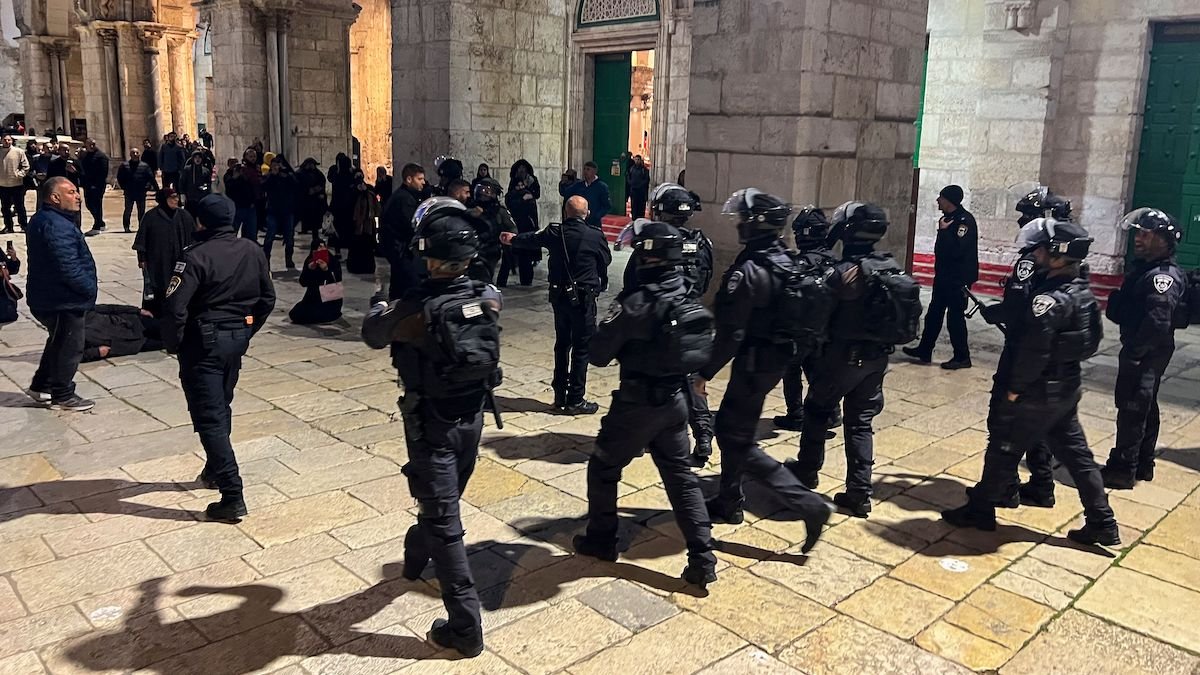 Israeli Forces Storm Al-Aqsa Mosque in Jerusalem, Sparking Clashes – NBC Connecticut - Vimarsana News