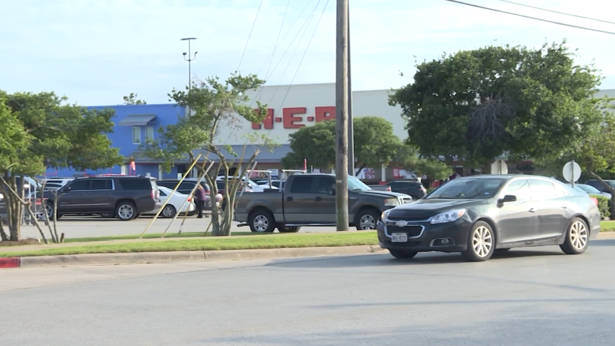 Cheerleaders Shot After Getting Into Wrong Car at H-E-B Parking Lot in Elgin – NBC Connecticut - Vimarsana News