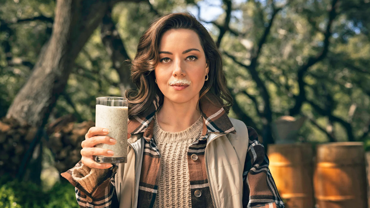Aubrey Plaza Takes Jab at Plant-Based Milks With 'Wood Milk' Ad – NBC Connecticut - Vimarsana News