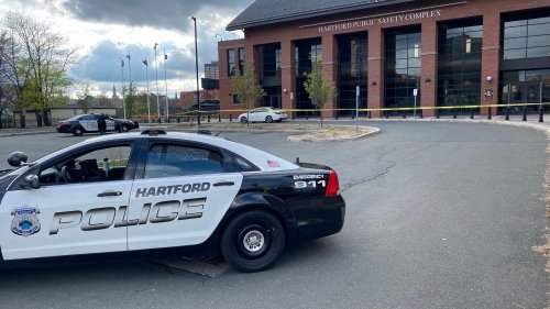 Man Took Photos of Girlfriend After Fatal Stabbing in Hartford: Court ...