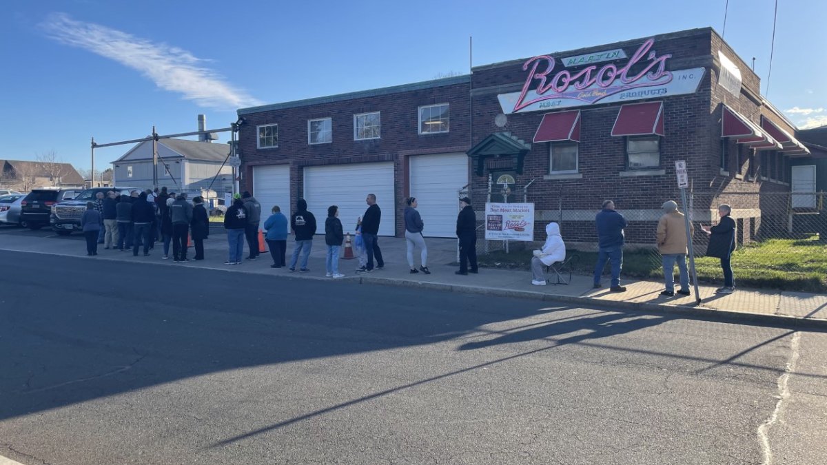Dozens Line Up in New Britain For Kielbasa in Easter Tradition - Vimarsana News