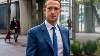 Mark Zuckerberg, chief executive officer of Meta Platforms Inc., left, arrives at federal court in San Jose, California, US, on Tuesday, Dec. 20, 2022. 