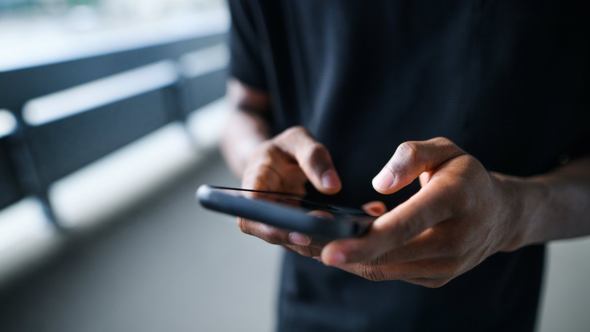 That Simple 'Hi' Text From a Stranger Could Be the Start of a Scam That Ends Up Costing You Millions – NBC Connecticut - Vimarsana News
