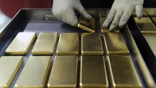 Americans Think Gold Beats Stocks as a Long-Term Investment. Advisors Disagree: ‘It’s More Like a Speculation’