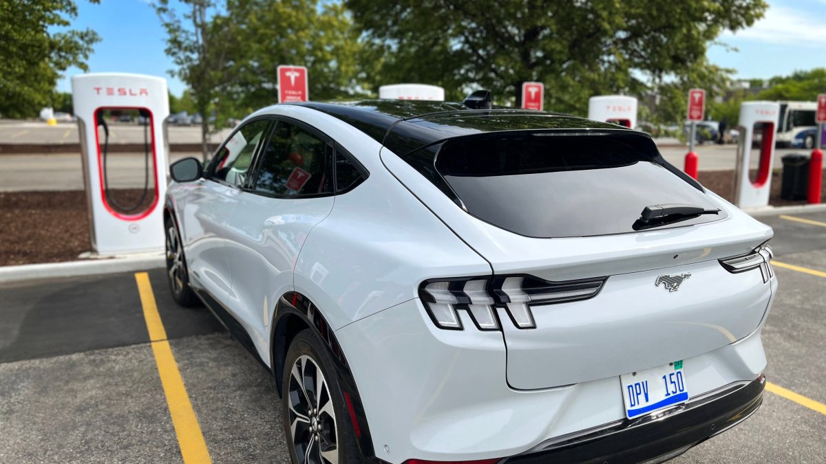 Ford's EV Charging Deal With Tesla Puts Pressure on GM, Other Rival Automakers - Vimarsana News