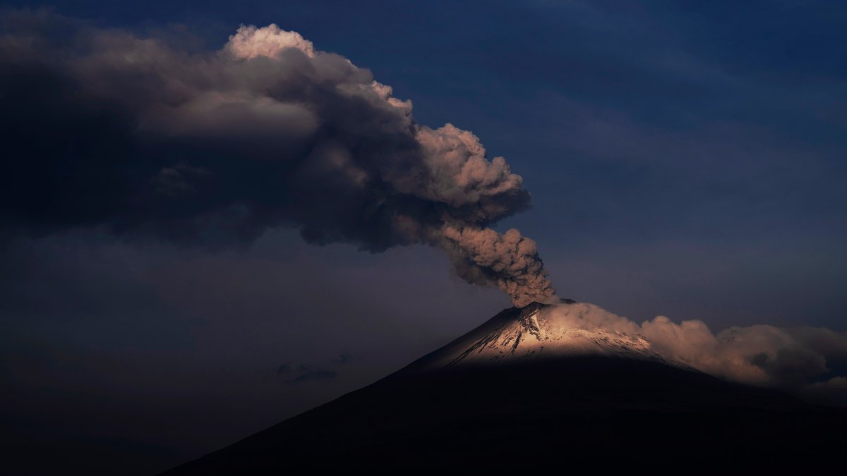 Volcán Popocatépetl detiene vuelos en Ciudad de México en medio de erupción – Telemundo Nueva Inglaterra Volcán Popocatépetl detiene vuelos en Ciudad de México en medio de erupción – Telemundo Nueva Inglaterra