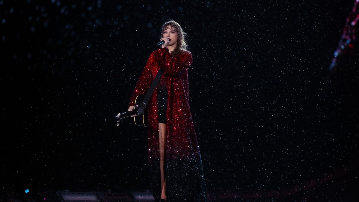 Taylor Swift Eras Tour at Gillette Wows in Rain: See Setlist, Photos – NBC Connecticut - Vimarsana News