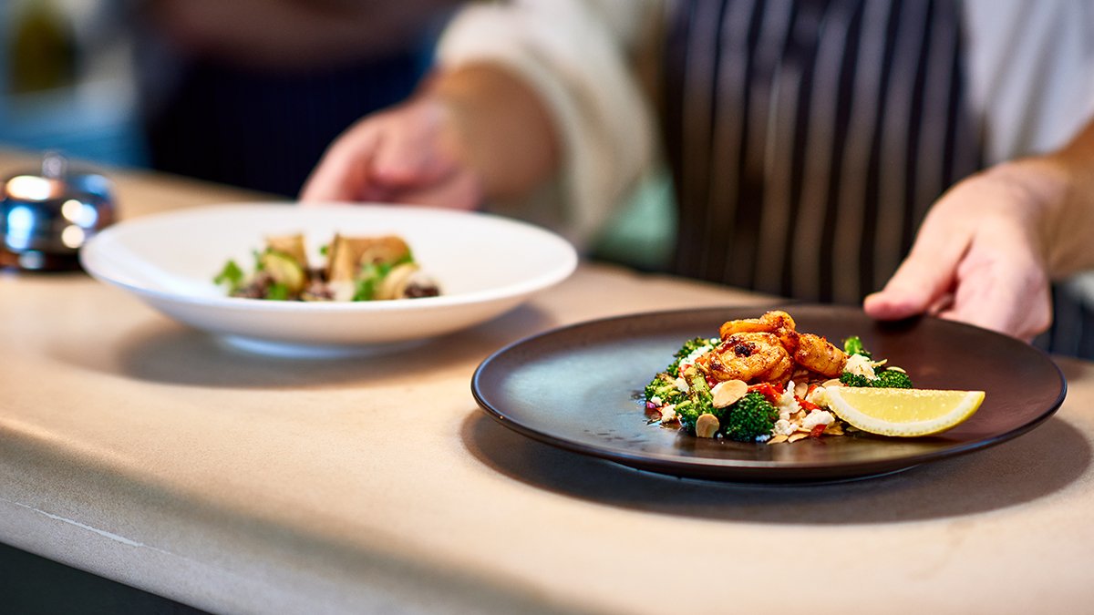 Foodborne Illness Outbreaks at Restaurants Often Linked to Sick Workers, CDC Finds – NBC Connecticut - Vimarsana News