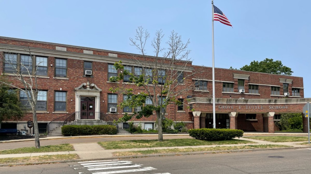 North Branford Teen Has Died After Stabbing Outside Elementary School in East Haven - Vimarsana News