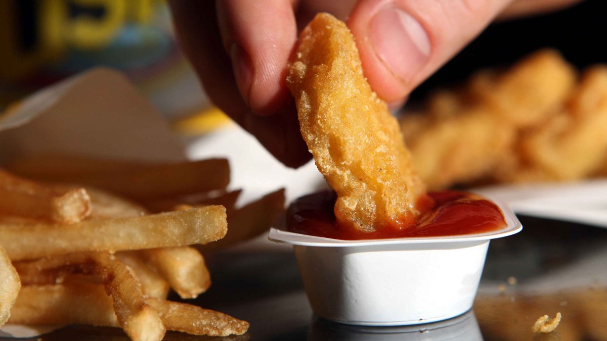 Parents Suing McDonald's Over Chicken Nugget That Burned Daughter – NBC Connecticut - Vimarsana News