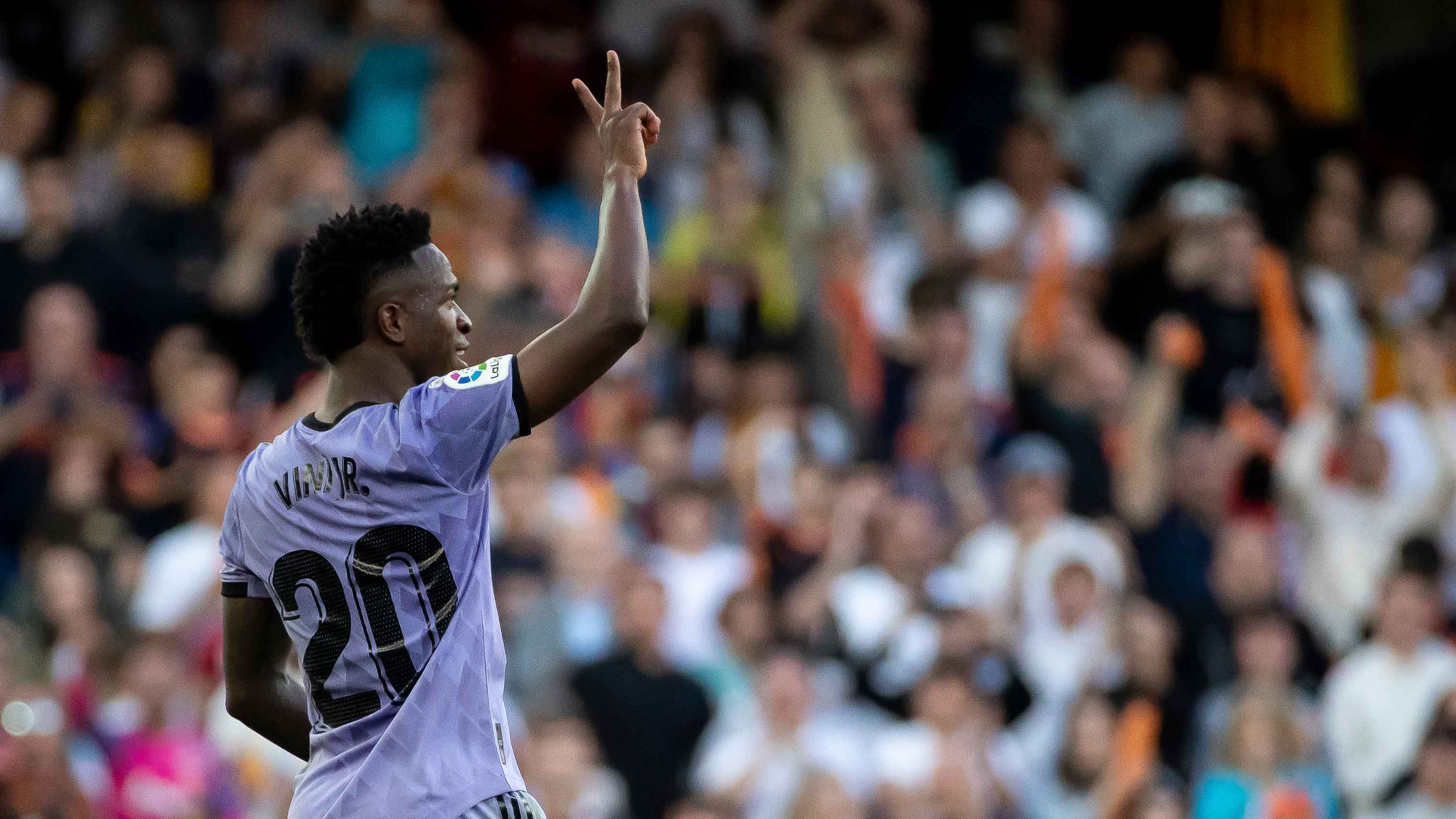 Vinícius and Brazil teammates wear black shirts in stand against racism