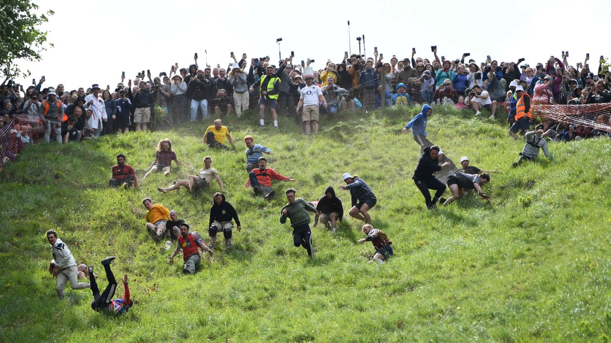 Contestants Tumble in Annual UK Cheese Wheel Race – NBC Connecticut - Vimarsana News