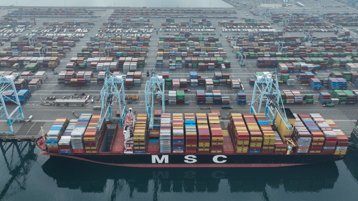 West Coast Port Labor Issues Continue as Some Los Angeles-Bound Rail Shipments Get Paused - Vimarsana News