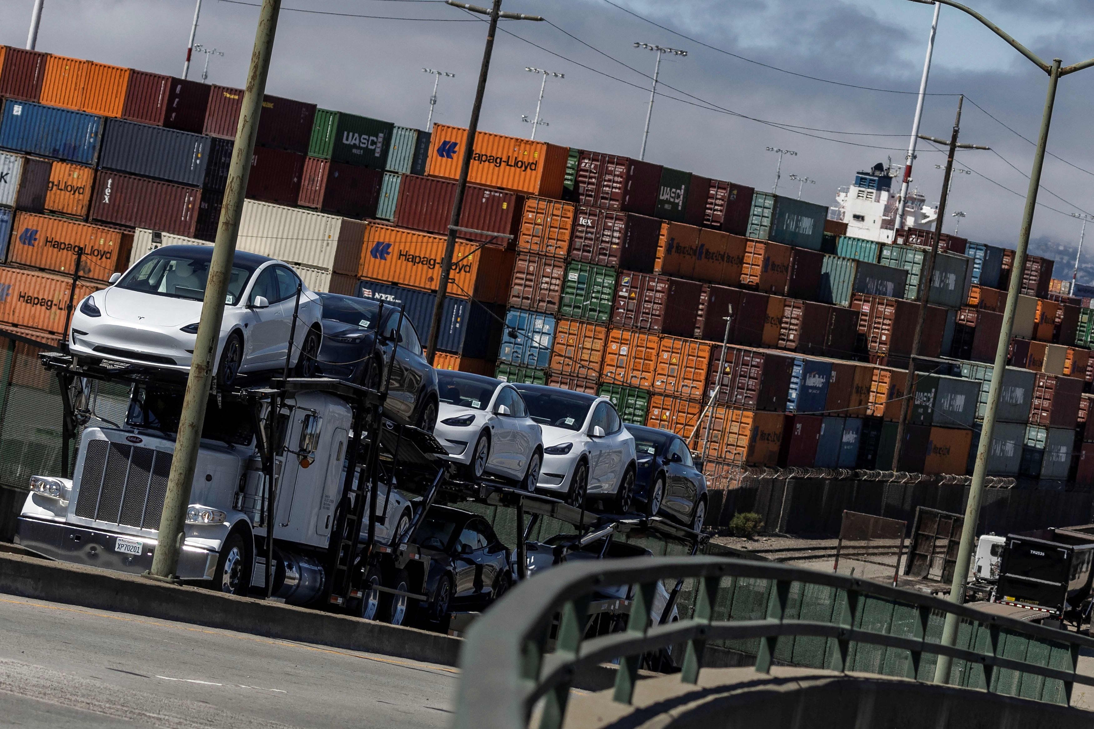 West Coast Ports Shut Down as Union Workers 'No Show' After Breakdown in Wage Negotiations – NBC Connecticut - Vimarsana News