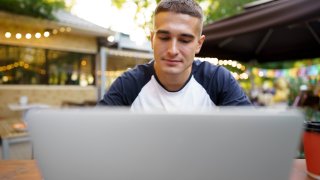This AI-Based Gig Will Be ‘the Biggest New Side Hustle,’ Says Expert—and It Can Pay $100 Per Hour