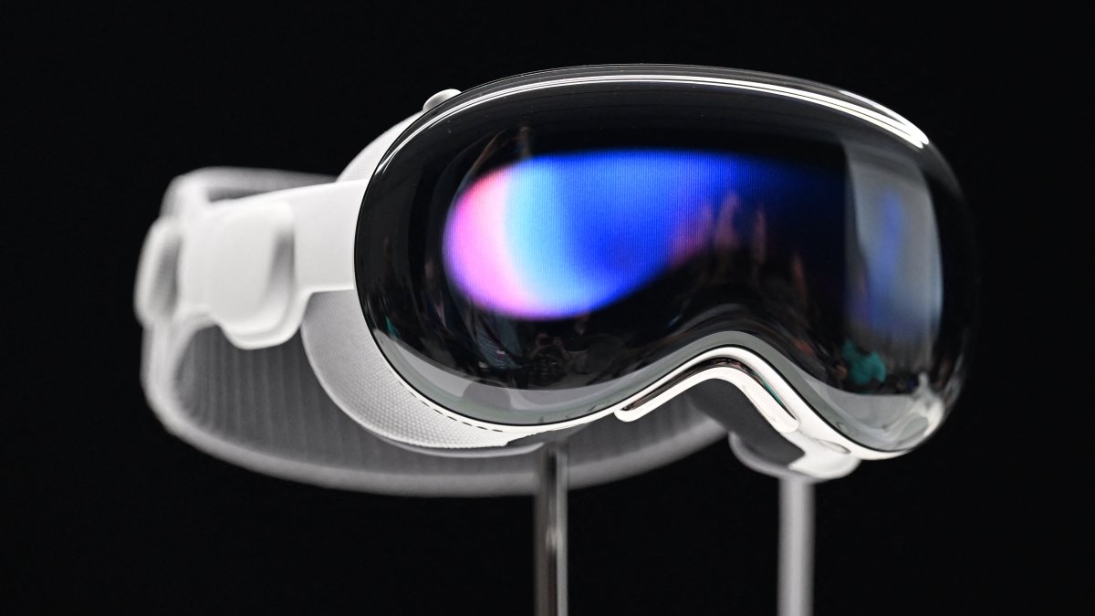 Apple's Entry Into VR With Its New Headset Is a 'Watershed Moment,' Say Top Industry Execs – NBC Connecticut - Vimarsana News