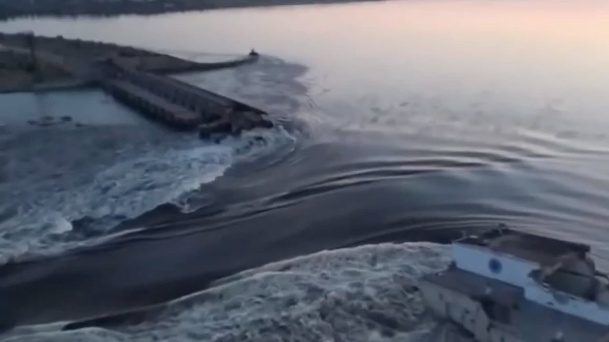 Evacuations Begin as Large Dam in Southern Ukraine Breached: Live Updates - Vimarsana News