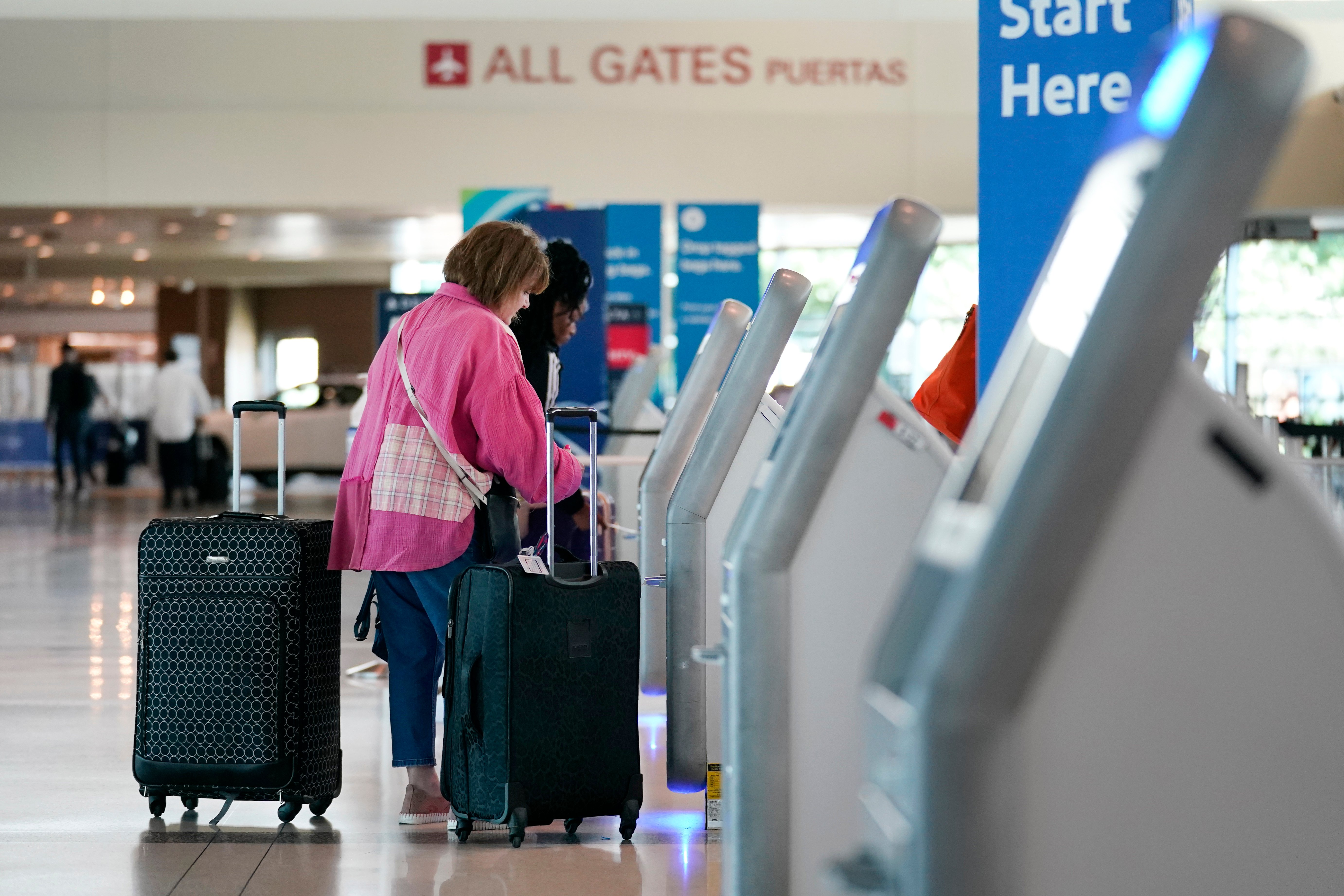 Lawmakers propose rolling back rule that required airlines to advertise full airfare prices – NBC Connecticut - Vimarsana News