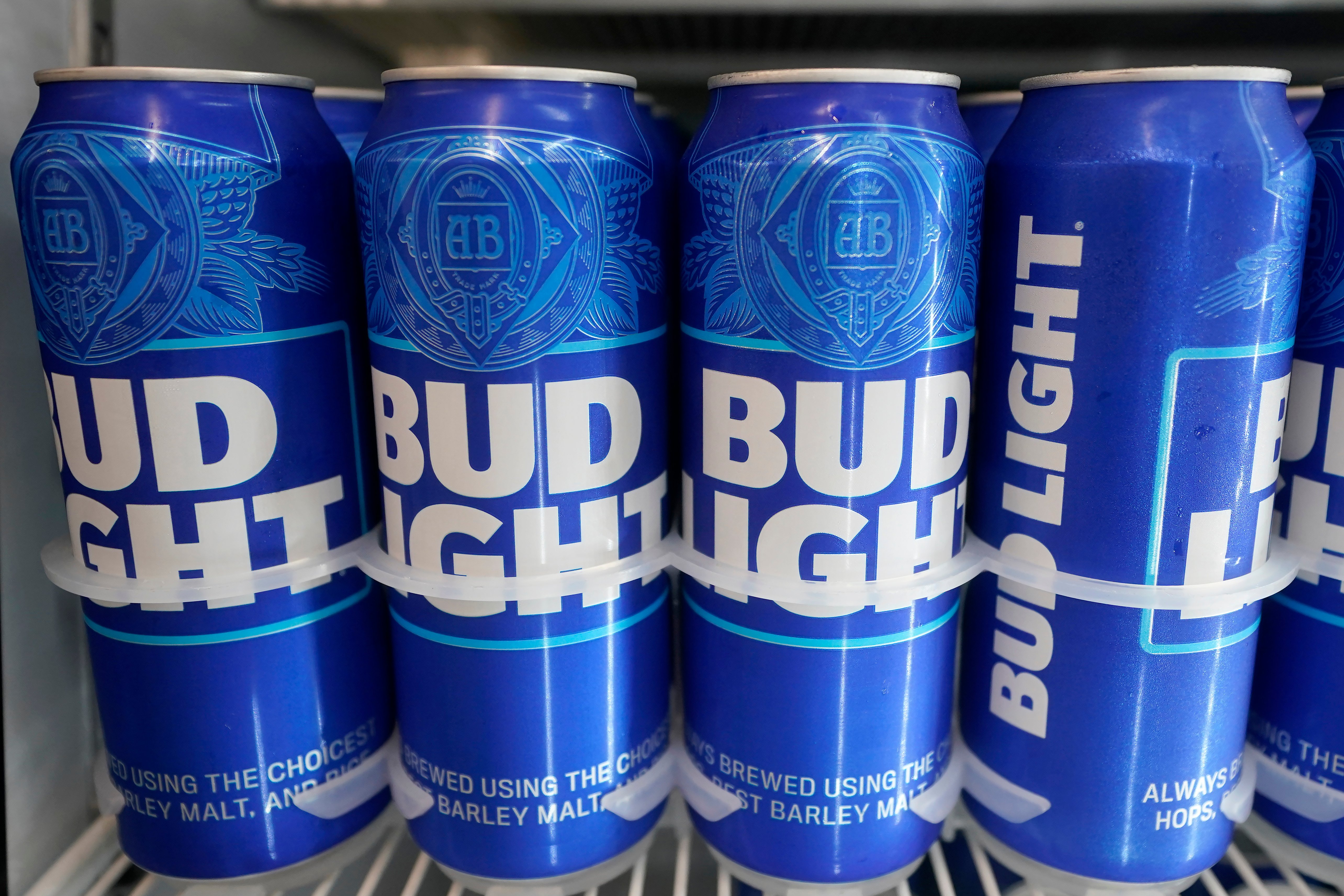 Model Especial dethrones Bud Light as America's most popular beer, report says – NBC Connecticut - Vimarsana News