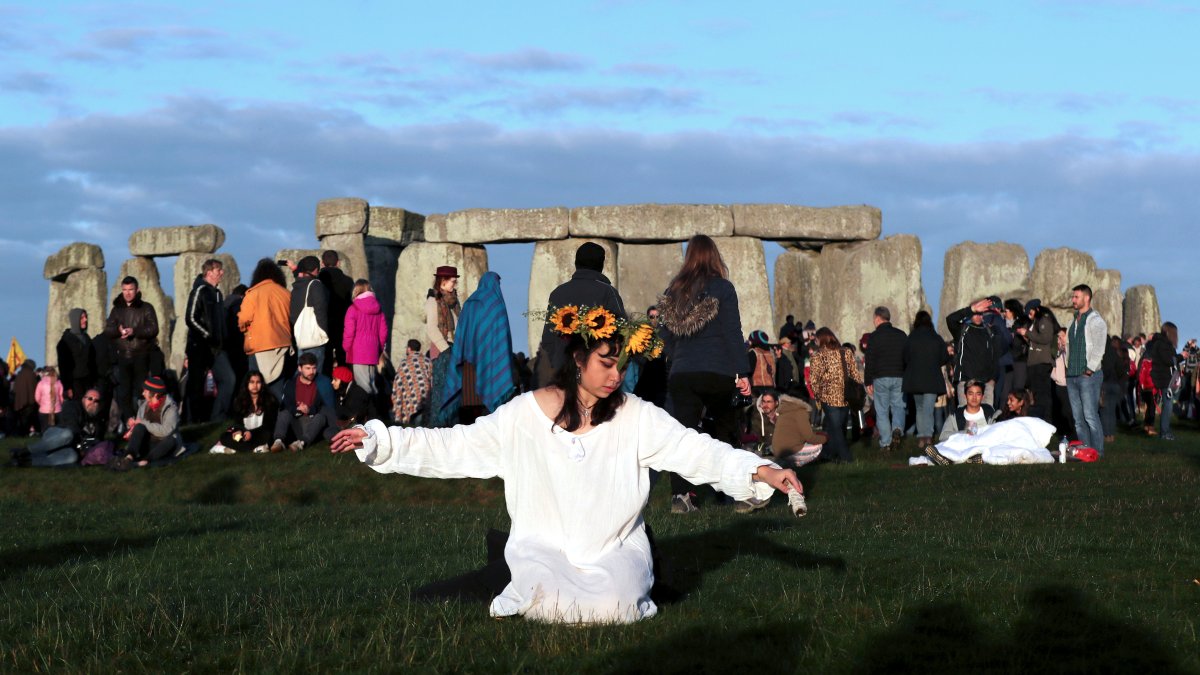 Thousands gather at Stonehenge for annual ritual marking the official start of summer