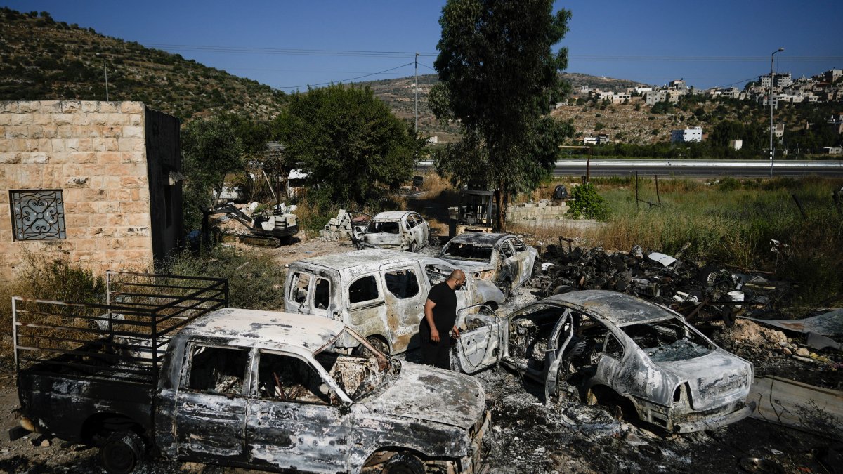 Israeli settlers storm Palestinian town, kill 1 – NBC Connecticut - Vimarsana News