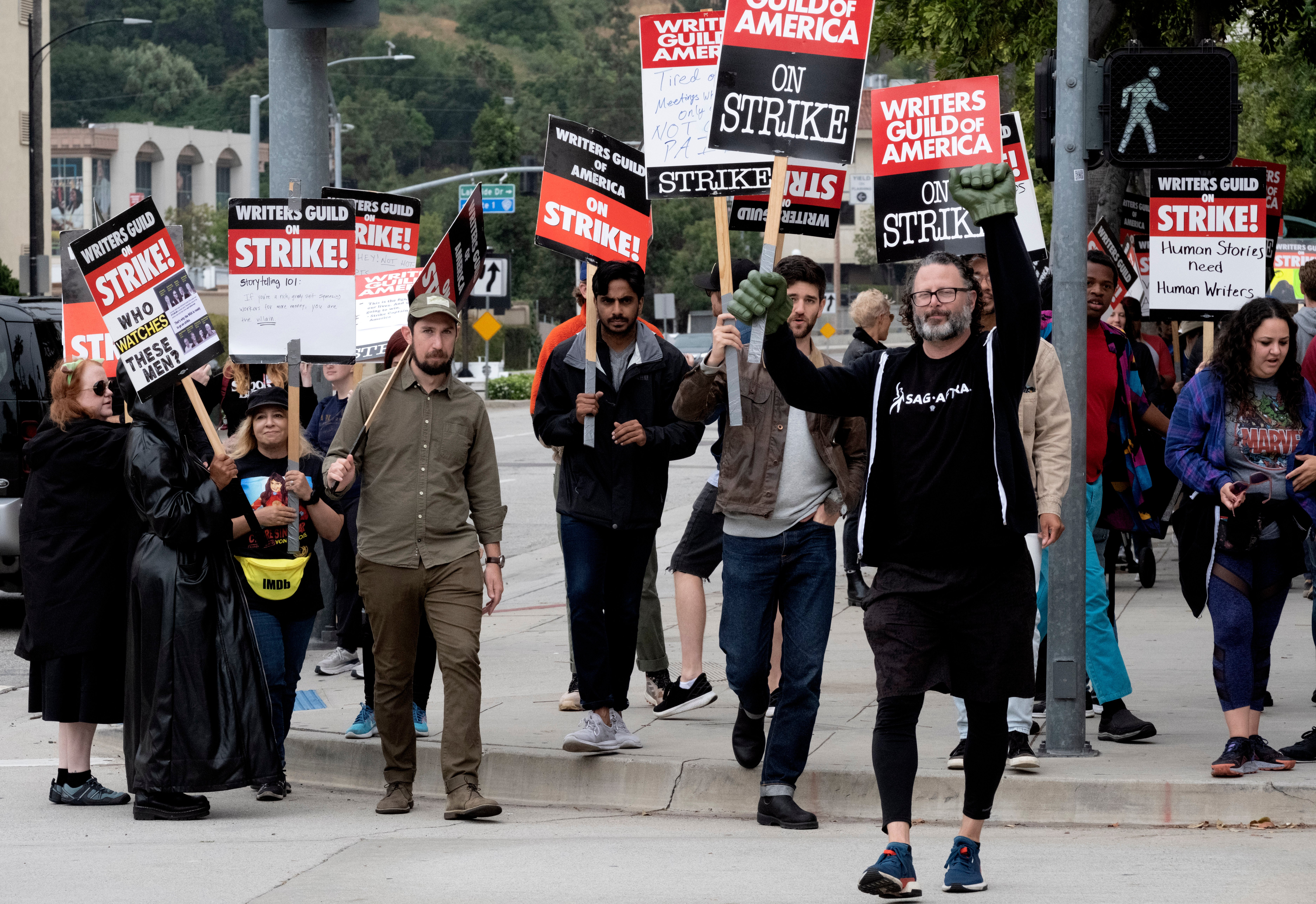 Hollywood writers strike reaches 50 days with no end in sight – NBC Connecticut - Vimarsana News