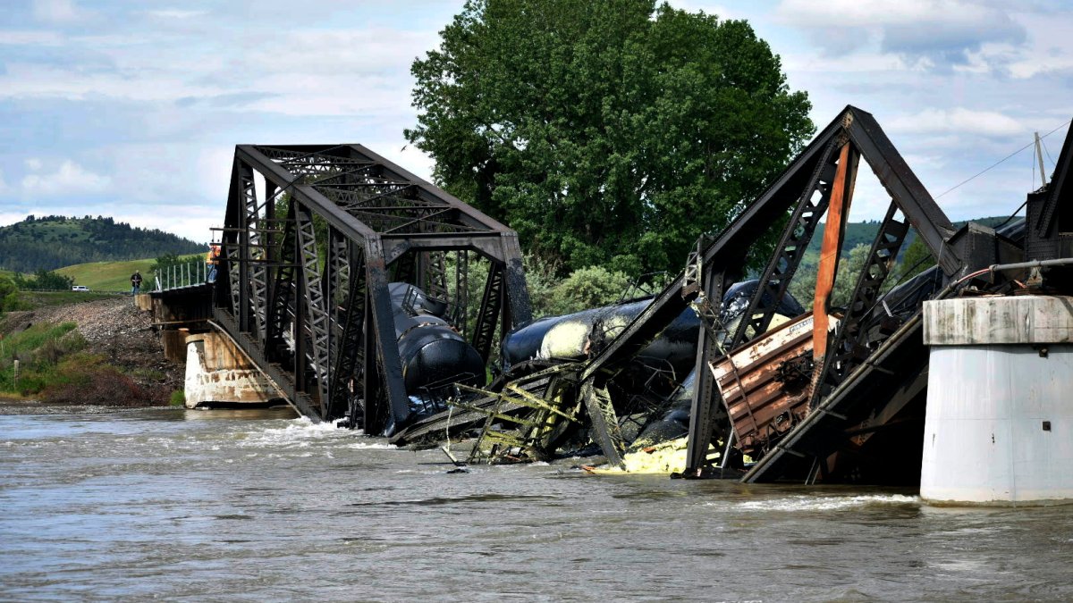 Montana bridge collapse: Freight train plunges into Yellowstone river – NBC Connecticut - Vimarsana News