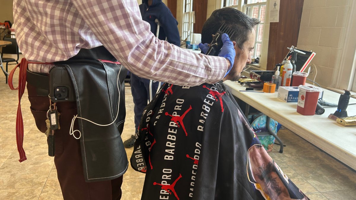Barber gives free haircuts to homeless people in Hartford, Connecticut