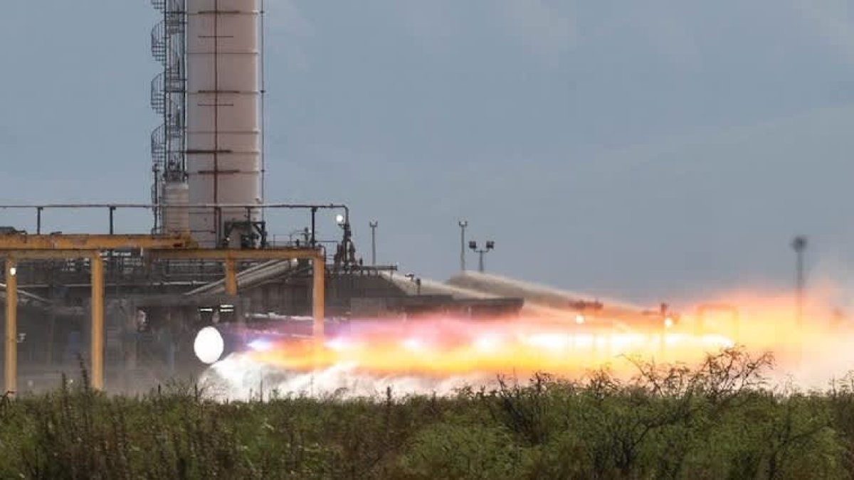Jeff Bezos' Blue Origin Rocket Engine Explodes During Testing - Vimarsana News