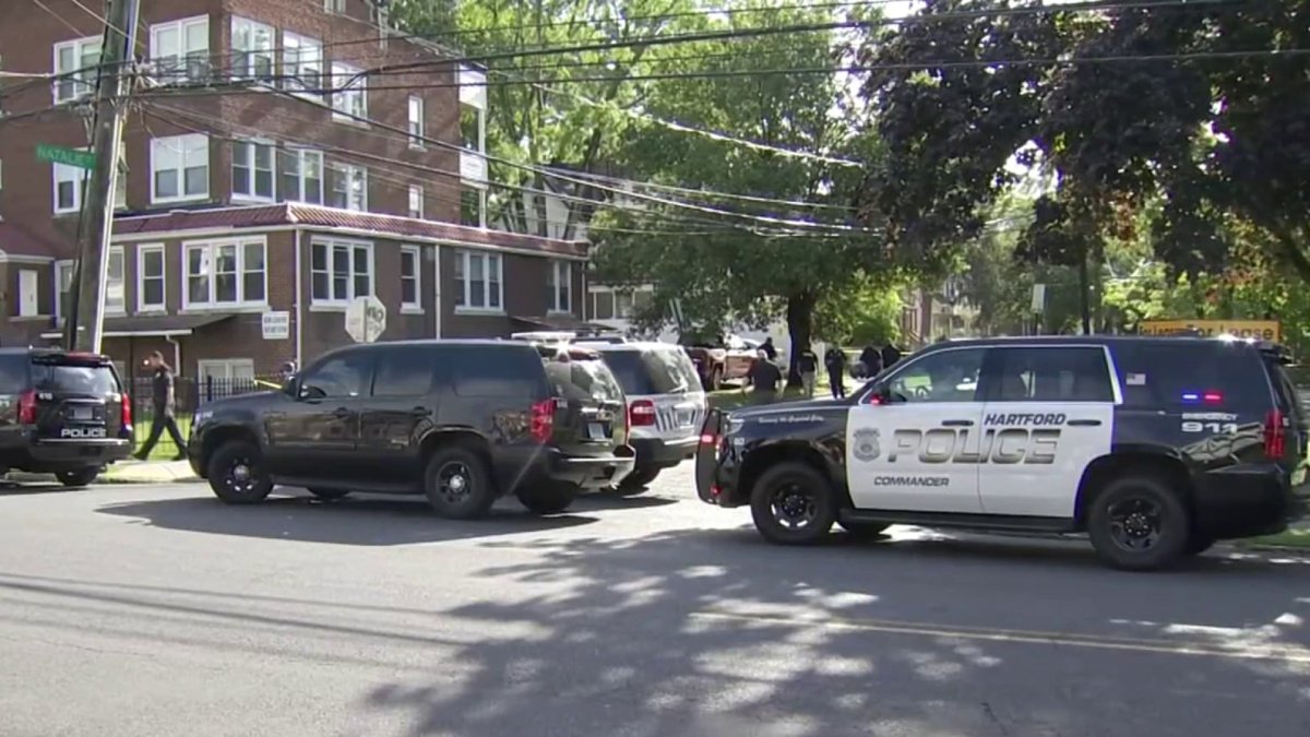 Man dies after being shot multiple times in driveway of Hartford home ...